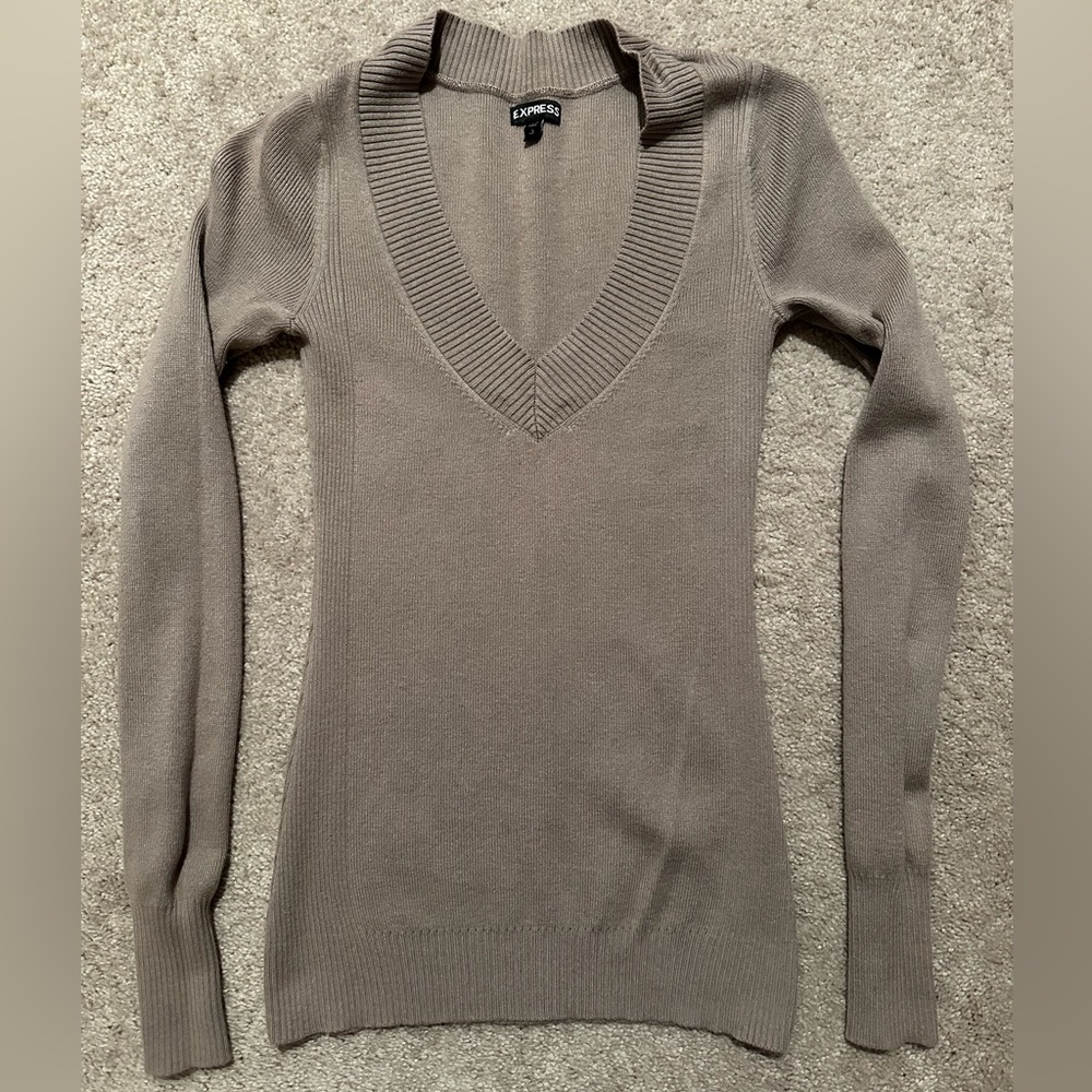 Express Women Fitted V-Neck Sweater - Beige